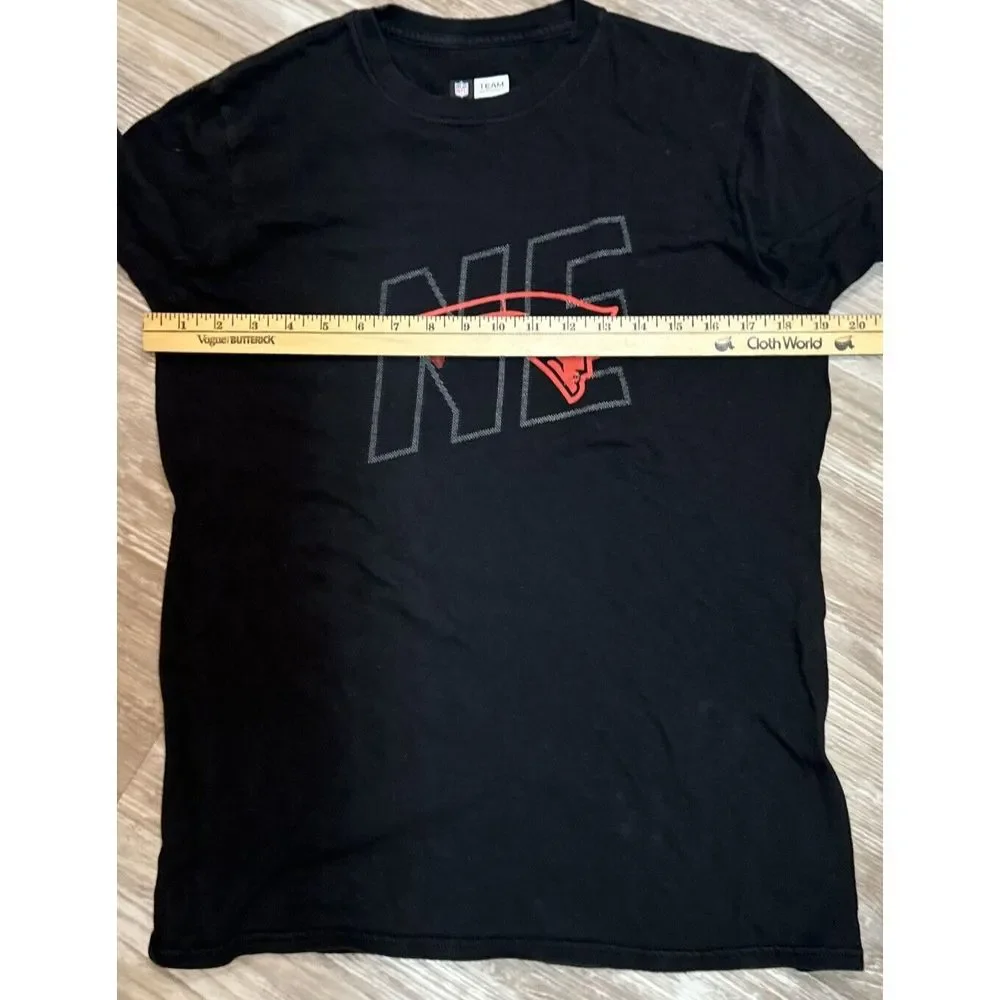 New England Patriots T-Shirt‎ Mens Medium NFL Team Apparel Black Shirt